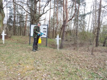 Wiosenne porządki na cmentarzach wojennych z czasów I wojny światowej w Kamionie nad Rawką, 